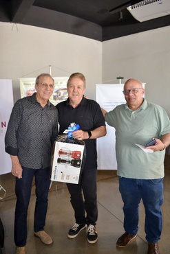 Marcelo Barbante recebe de Rivadavia e Dr. Alexandre,