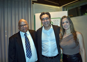 Dr. Alexandre Firmo de Souza Cruz, Dr. Nelson Hisamo Sato Júnior e Fabiana Sato