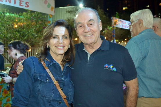 Maria Inês Baldussi De Lazzari e Fernando Paoliello Junqueira, presidente da AEAARP