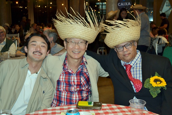 Alberto Kim, Dr. Tomas Kim, presidente do Centro Médico e Dr. Alexandre Firmo de Souza Cruz, vice-presidente do CM