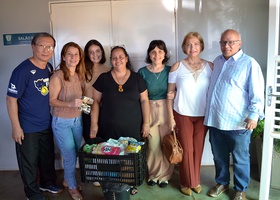 Dr. Tomas Kim, presidente do Centro Medico, Dra. Gisleika Bianco, tesoureira do Núcleo de Mulheres, Giovanna Guiraldelli e Fabiana Guiraldelli, da Casa Solar, Dra. Silvia Pelegrino, vice-diretora do Núcleo, Dra. Noeli Andrade, diretora do Núcleo e Dr. Ale