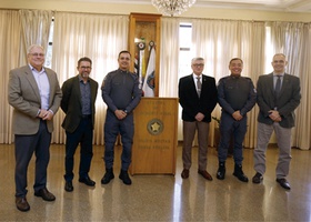Além de Angelo Vattimo,  estiveram presentes o coordenador do Depto. de Fiscalização do Cremesp e Coronel Médico da PM, Roberto Rodrigues Júnior; o conselheiro e Coronel Médico da PM, Antonio Augusto Nunes de Abreu, e o chefe do Depto. de Fiscalização e C
