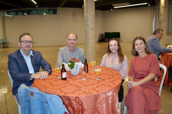 Dr. Cláudio Toller Usolino, conselheiro do Centro Médico, Dr. Ricardo Martins Gomes da Silva, conselheiro do Centro Médico, Dra. Cláudia Regina Bologna Gomes da Silva e Dra. Gisleika Valério Bianco Ursolino, do Núcleo de Mulheres do Centro Médico