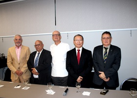 Dr. Daniel Federico Rigo, Conselheiro, Dr. Alexandre Firmo de Souza Cruz, presidente, Dr. Paulo Roberto Galafazzi, presidente do Conselho Deliberativo, Dr.Tomas  Kim, vice-presidente e Dr. Sandro Scarpelini, Conselheiro do Centro Médico e do Cremesp/RP