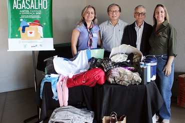 Campanha do Agasalho do Centro Médico  entrega doações ao Instituto Íris de Luz