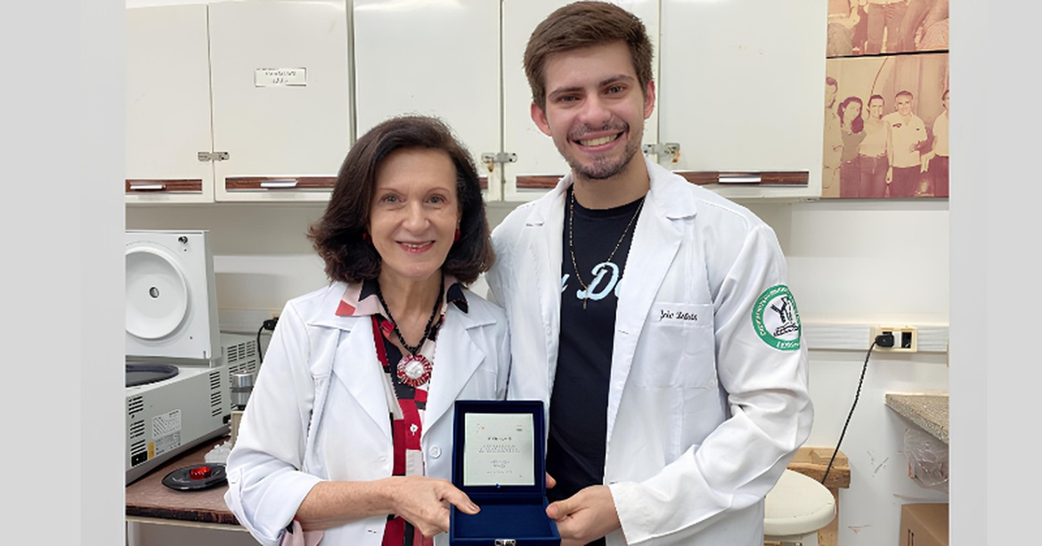 Pesquisador da Faculdade de Medicina de Ribeirão Preto é premiado por estudo sobre glicose em dietas sem carboidratos