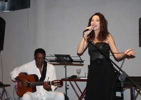 Os músicos Rodnei Terra e Heloísa Reis