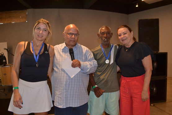 Fabiana Danieli Hyppólito e professor Tonhão, dupla vice-campeã - Categoria B, Dr. Alexandre Firmo de Souza Cruz e Cristina Menegucci