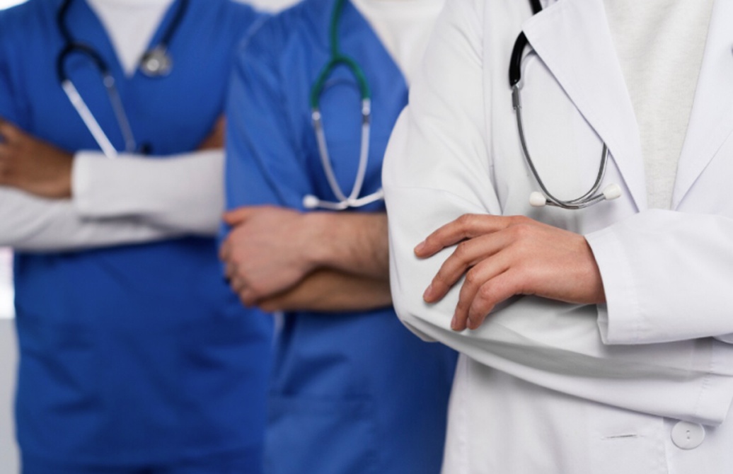 AMB alerta para grave ameaça à certificação dos médicos especialistas no Brasil e o risco  à Saúde da população