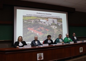 Profsessora Dra. Margaret de Castro, o homenageado, Profº Dr. Ayrton Custódio Moreira,  Professora Dra. Marisa Márcia Mussi, Profº Jorge Elias Júnior , Profº Dr. Marco Antonio Zago e Profº Dr. Antonio Pazin Filho