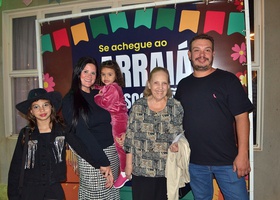 Maria Ângela Pimenta, Renata Curi, José Eduardo Pimenta e as crianças Manuela e Maria Pimenta