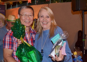 Premiados do bingo do Arraiá, entregues por Dr. Tomas Kim: Vilma Bugarelli Rocha...