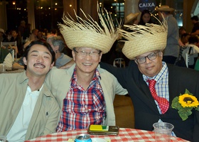 Alberto Kim, Dr. Tomas Kim, presidente do Centro Médico e Dr. Alexandre Firmo de Souza Cruz, vice-presidente do CM