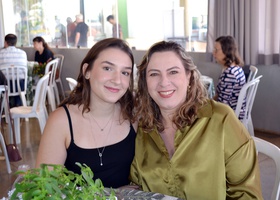 Ana Clara Petean e Dra. Carla Campos Petean