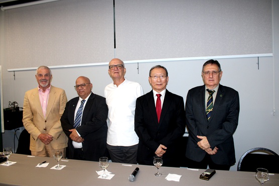 Dr. Daniel Federico Rigo, Conselheiro, Dr. Alexandre Firmo de Souza Cruz, presidente, Dr. Paulo Roberto Galafazzi, presidente do Conselho Deliberativo, Dr.Tomas  Kim, vice-presidente e Dr. Sandro Scarpelini, Conselheiro do Centro Médico e do CremespRP