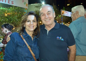 Maria Inês Baldussi De Lazzari e Fernando Paoliello Junqueira, presidente da AEAARP